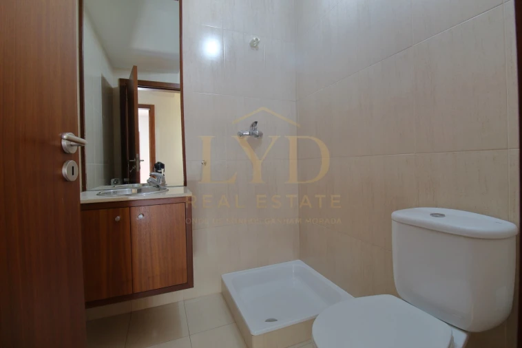 Apartamento T2 para Venda em Penafiel Foto 16