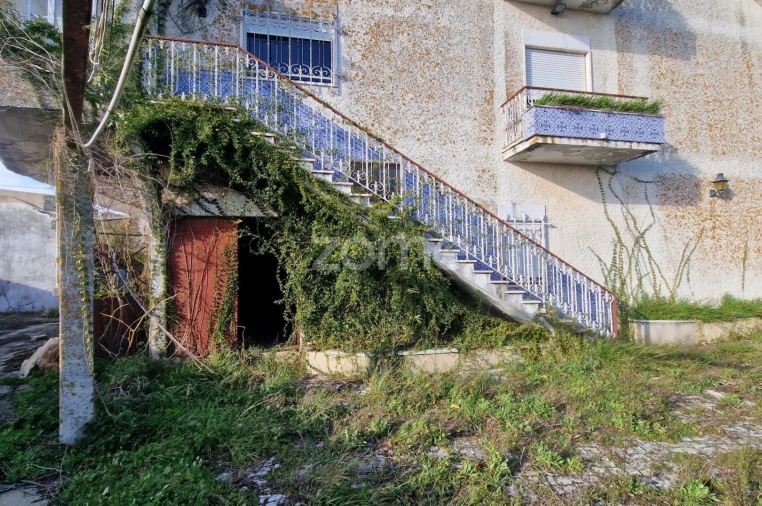 Moradia T4 para Venda em Chancelaria Foto 3