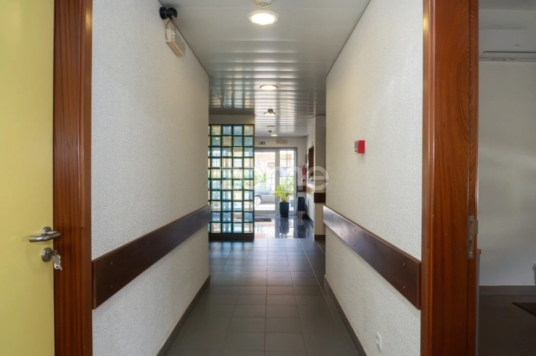 Prédio para Venda em Algés, Linda-A-Velha e Cruz Quebrada-Dafundo Foto 7