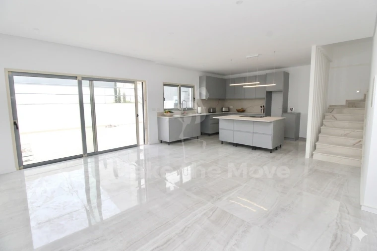 Moradia T4 para Venda em Moncarapacho e Fuseta Foto 3