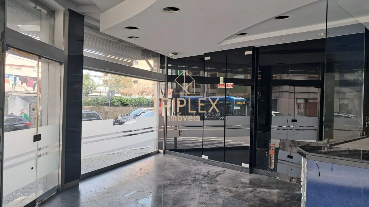 Loja para Arrendamento em Rio Tinto Foto 5