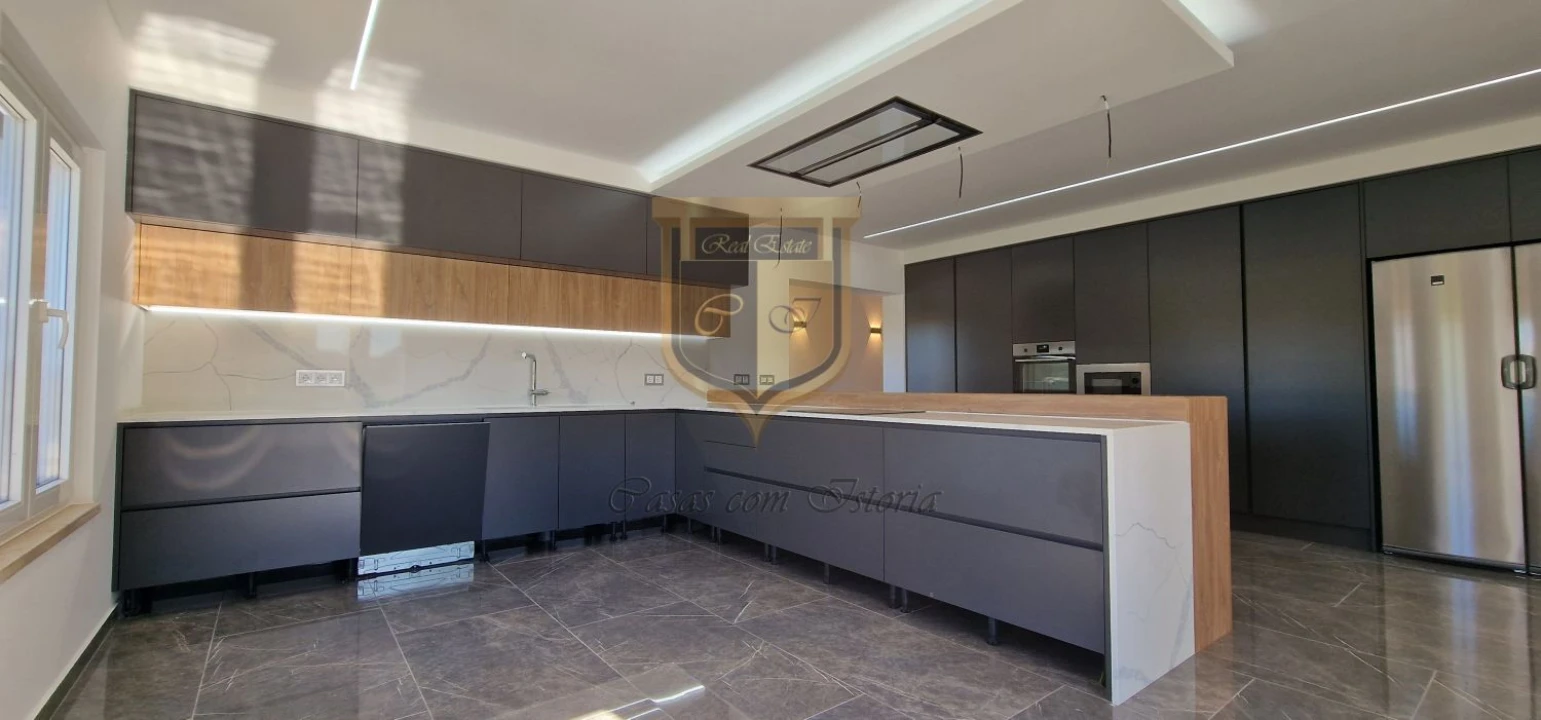 Moradia T7 para Venda em São Pedro da Cadeira Foto 11