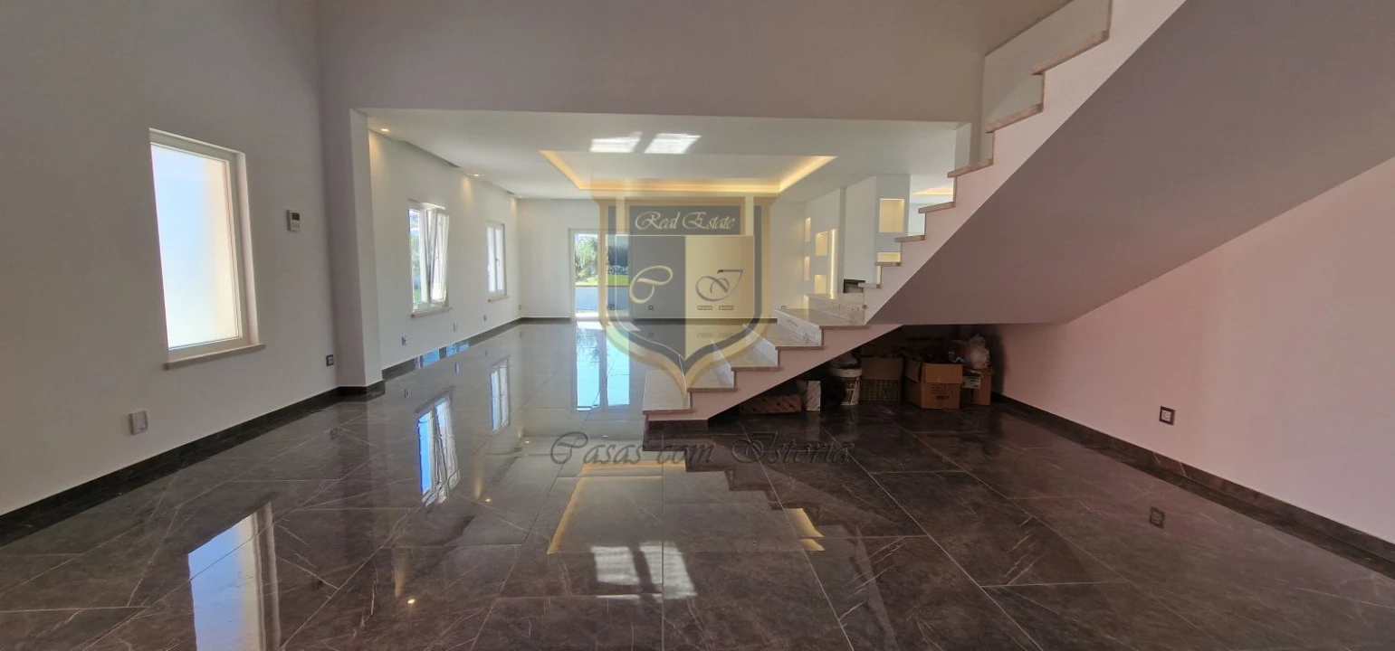 Moradia T7 para Venda em São Pedro da Cadeira Foto 4