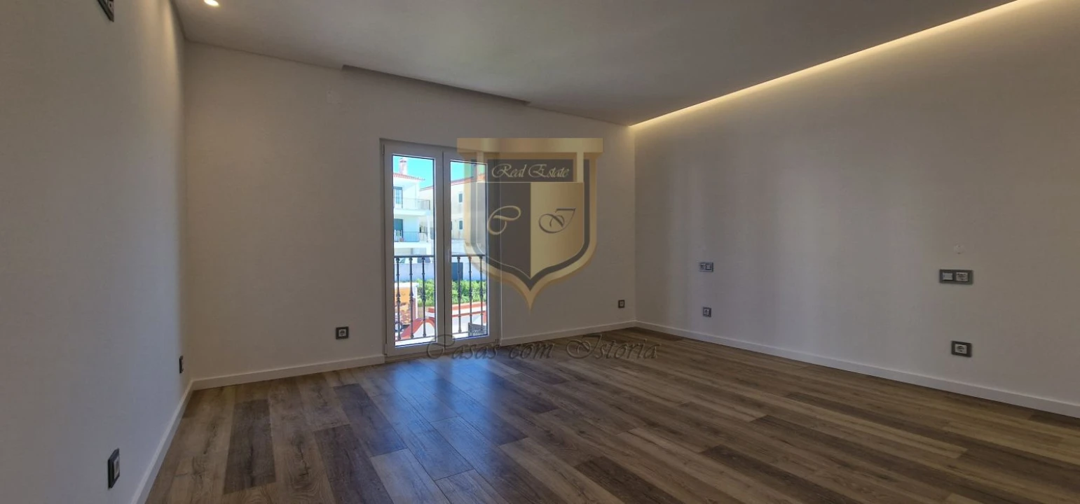 Moradia T7 para Venda em São Pedro da Cadeira Foto 37