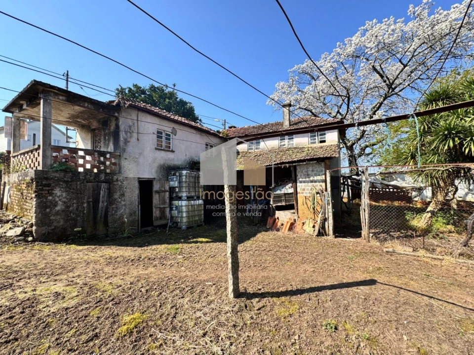 Quinta T2 para Venda em Cornes Foto 1