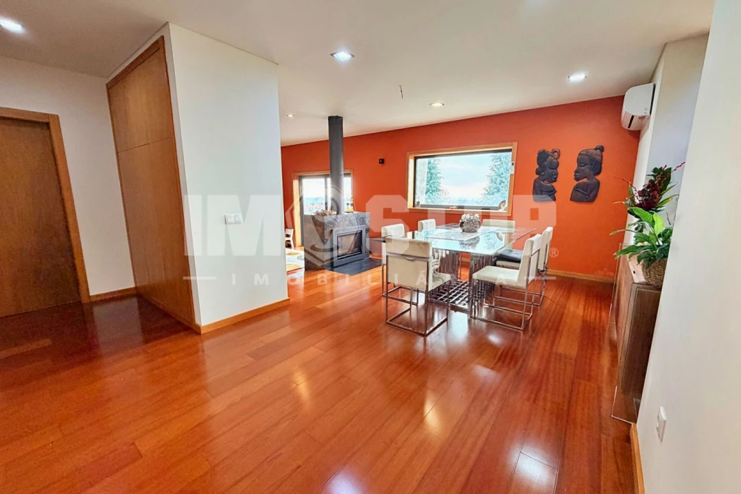 Moradia T4 para Venda em Branca Foto 2