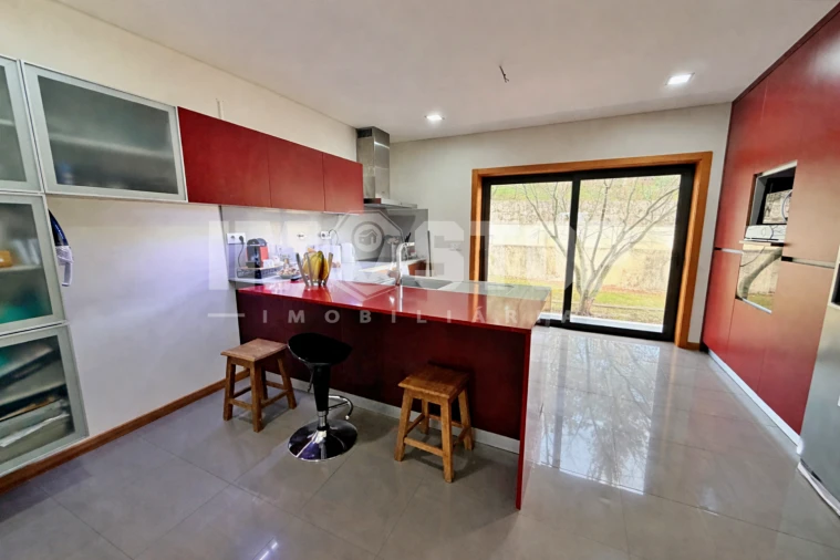 Moradia T4 para Venda em Branca Foto 6