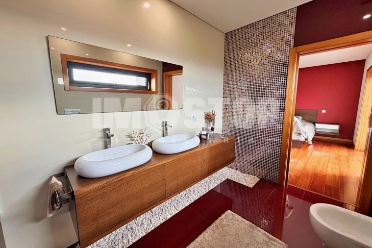 Moradia T4 para Venda em Branca Foto 27