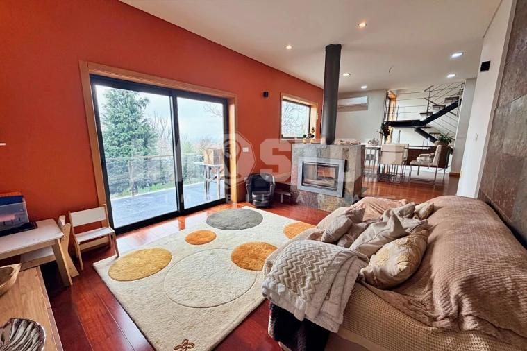 Moradia T4 para Venda em Branca Foto 3