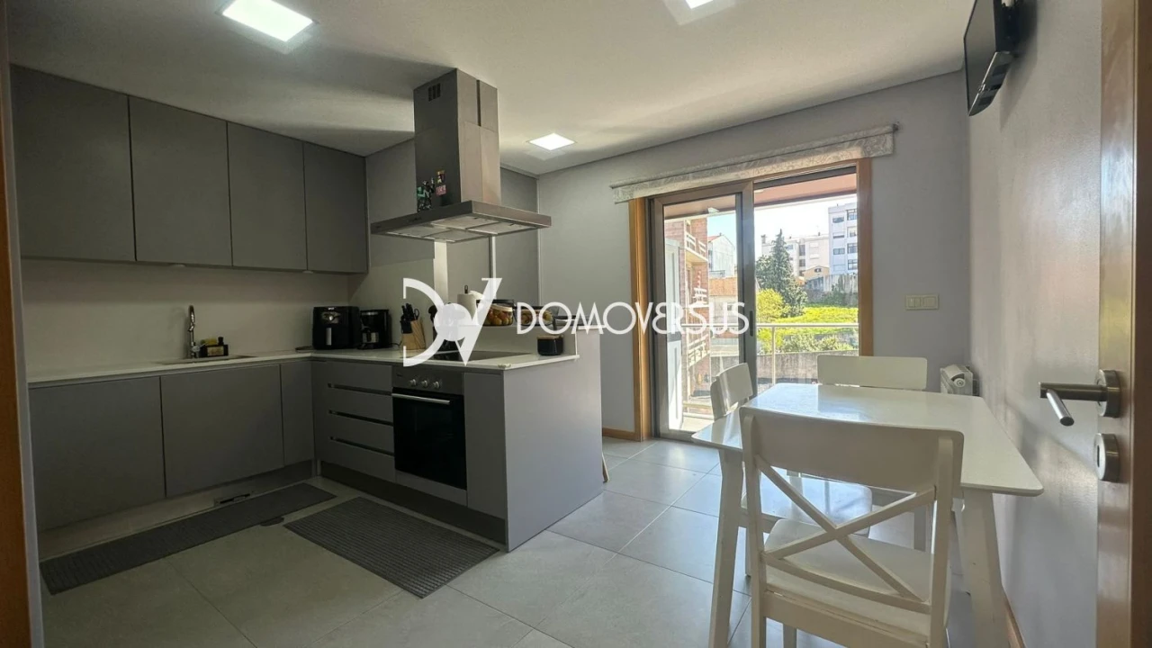 Apartamento T3 para Venda em Oliveira do Douro Foto 3