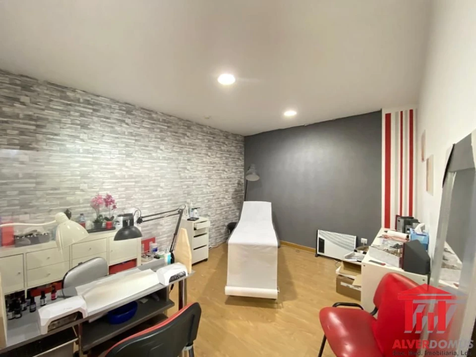 Loja para Arrendamento em Santa Clara Foto 5