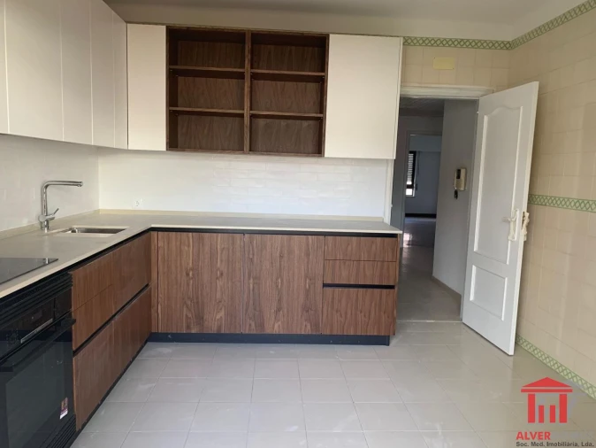 Apartamento T2 para Venda em Alcabideche Foto 1