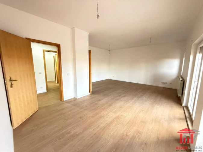 Apartamento T3 para Venda em São Domingos de Benfica Foto 3