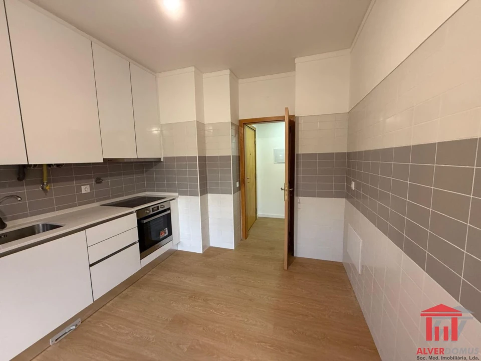 Apartamento T3 para Venda em São Domingos de Benfica Foto 5
