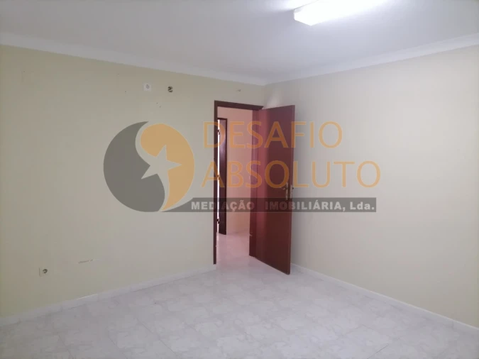 Moradia T11 para Venda em Quinta do Conde Foto 11