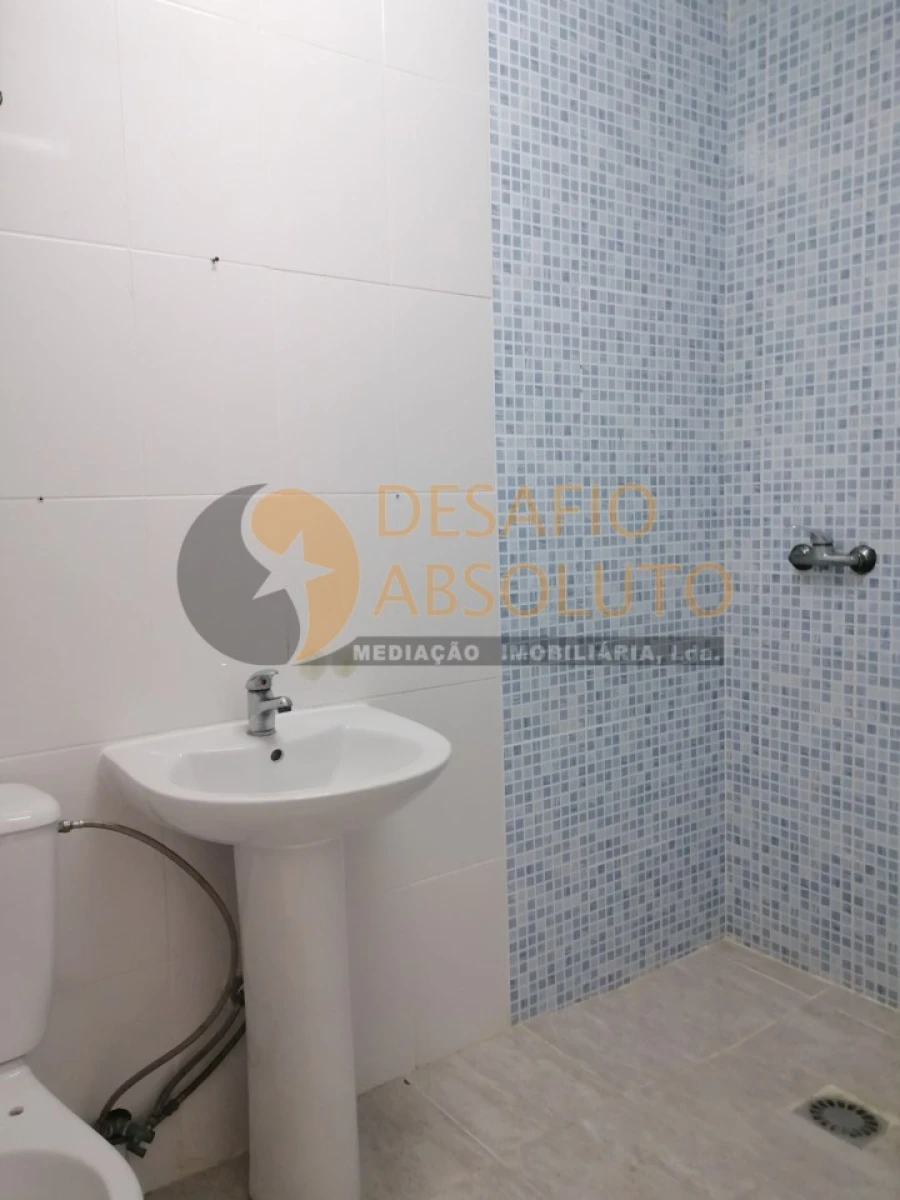 Moradia T11 para Venda em Quinta do Conde Foto 19