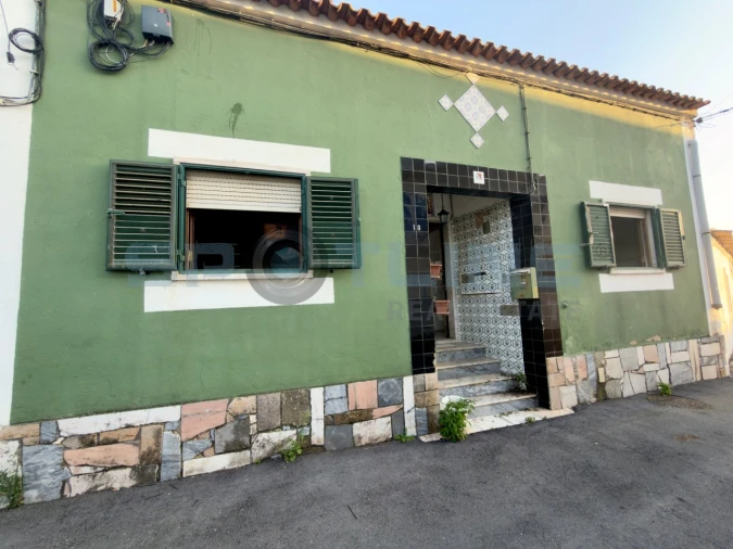 Moradia T2 para Venda em Vialonga Foto 1