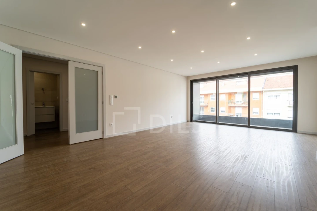Apartamento T3 para Venda em Cedofeita, Santo Ildefonso, Sé, Miragaia, São Nicolau e Vitória Foto 1