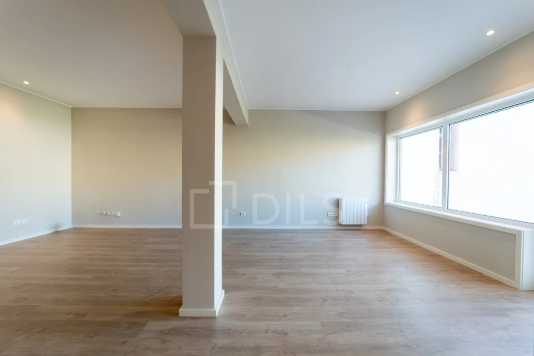 Apartamento T2 para Venda em Cedofeita, Santo Ildefonso, Sé, Miragaia, São Nicolau e Vitória Foto 3