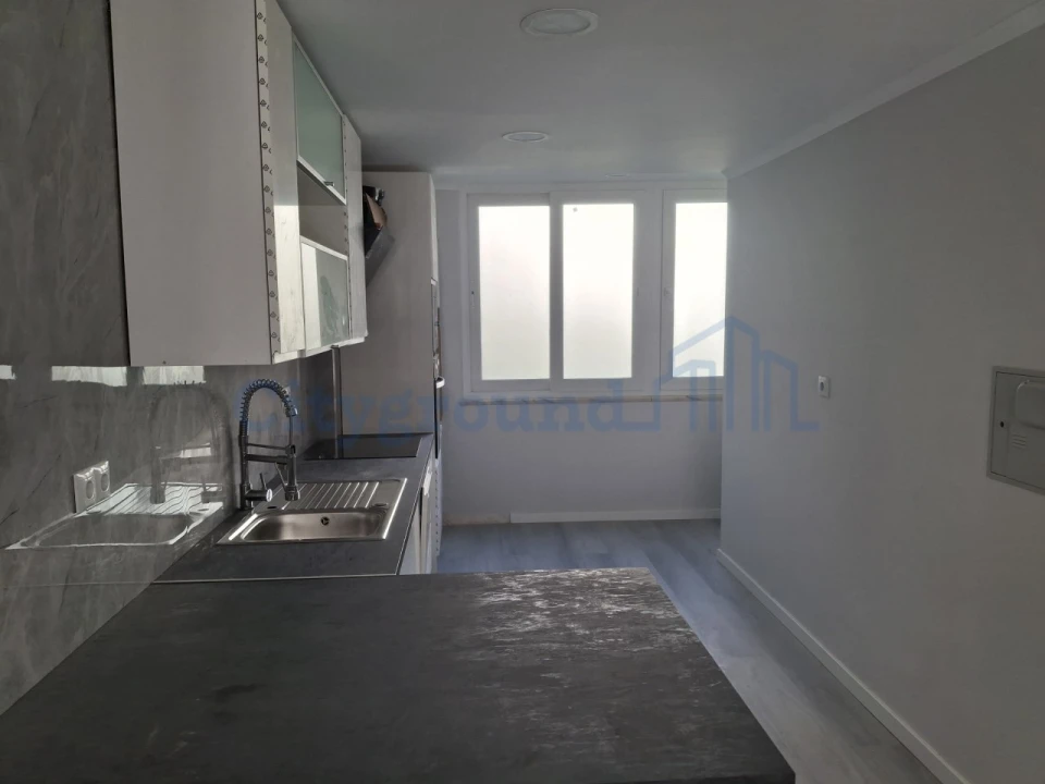 Apartamento T2 para Venda em Benfica Foto 3