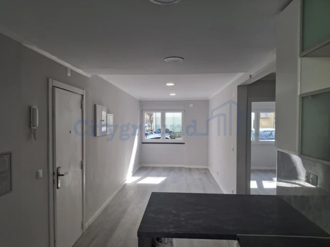 Apartamento T2 para Venda em Benfica Foto 2