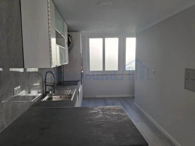 Apartamento T2 para Venda em Benfica Foto 3
