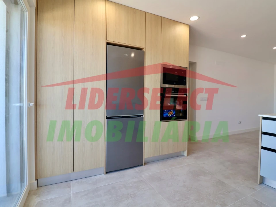 Apartamento T2 para Venda em Santa Maria, São Pedro e Matacães Foto 5