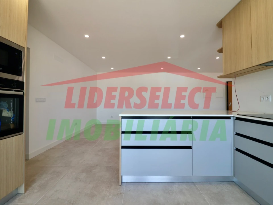 Apartamento T2 para Venda em Santa Maria, São Pedro e Matacães Foto 6