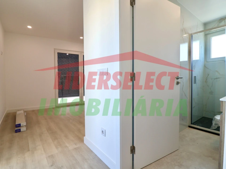 Apartamento T2 para Venda em Santa Maria, São Pedro e Matacães Foto 17