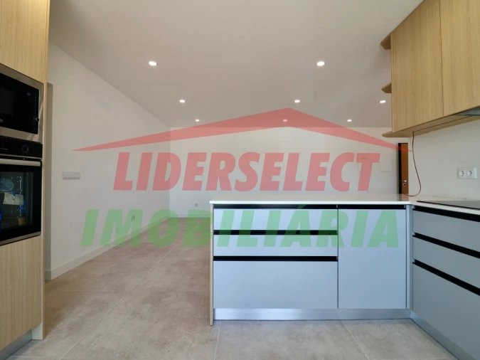 Apartamento T2 para Venda em Santa Maria, São Pedro e Matacães Foto 6