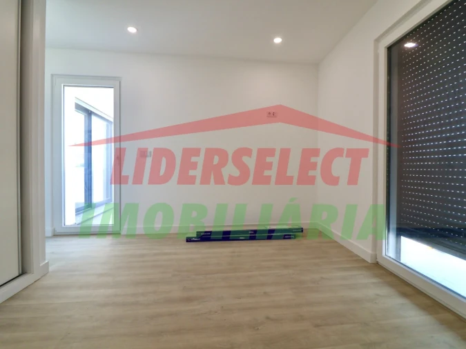 Apartamento T2 para Venda em Santa Maria, São Pedro e Matacães Foto 20