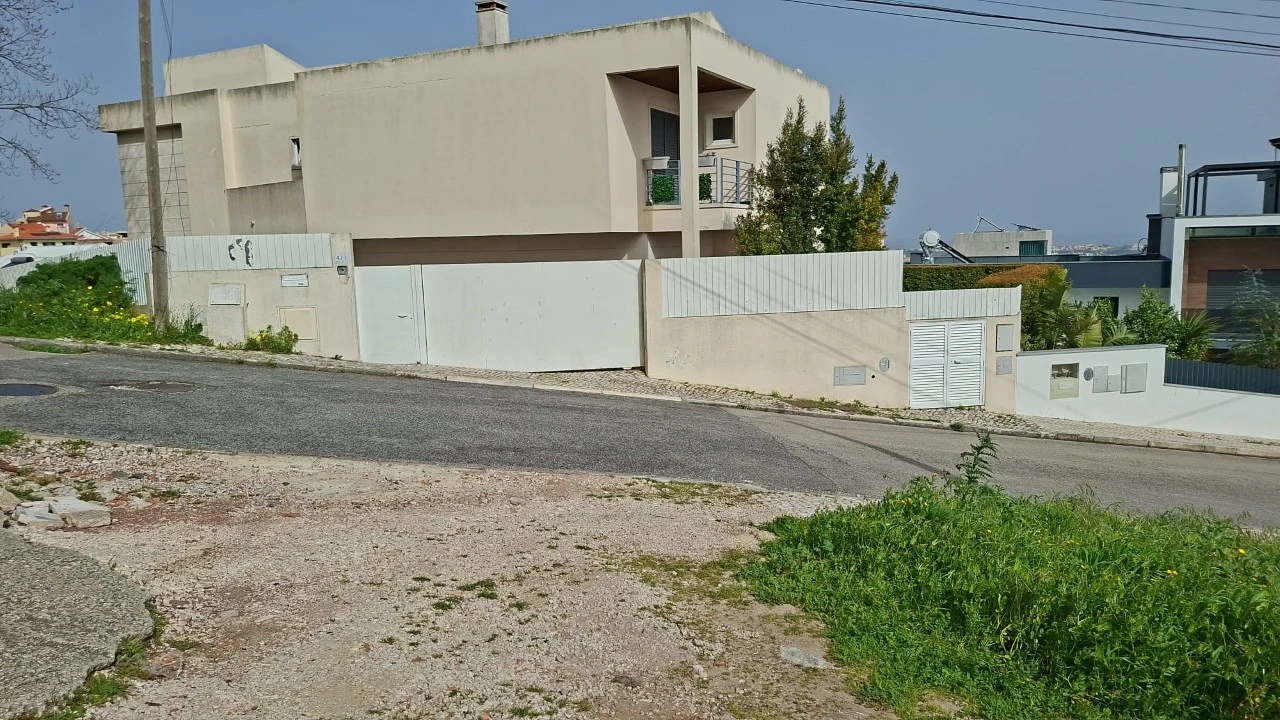 Terreno para Venda em Pontinha e Famões Foto 6