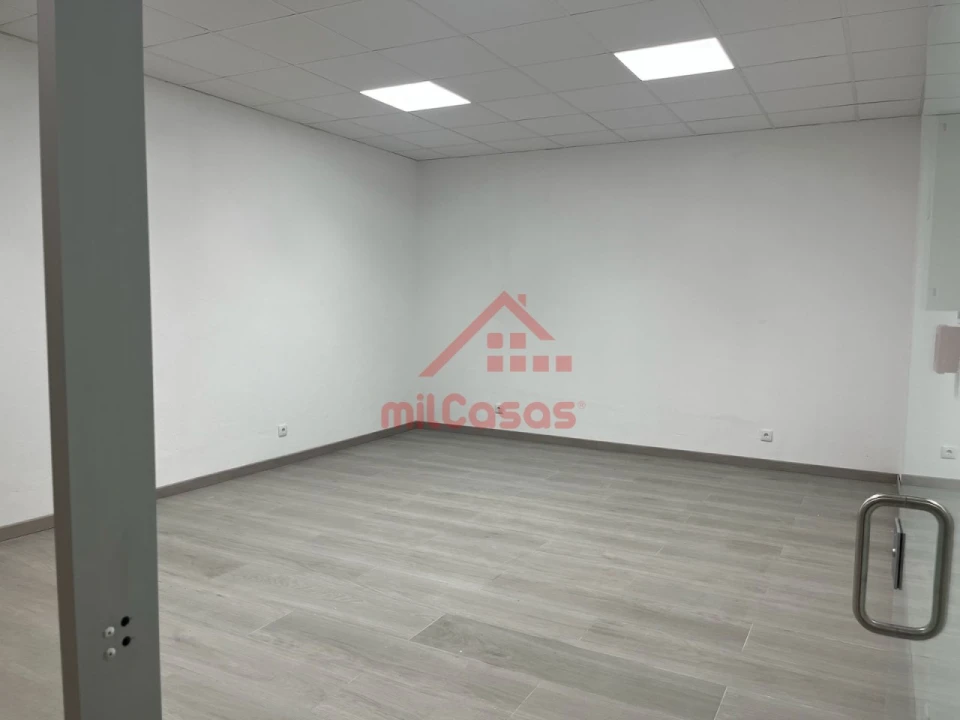 Loja para Arrendamento em Lumiar Foto 9