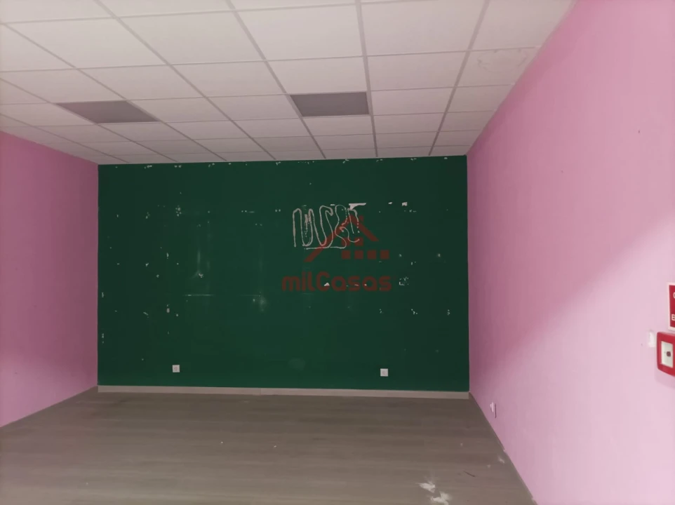 Loja para Arrendamento em Lumiar Foto 2