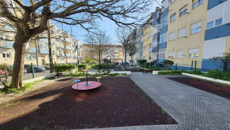 Apartamento T2 para Venda em Charneca de Caparica e Sobreda Foto 18