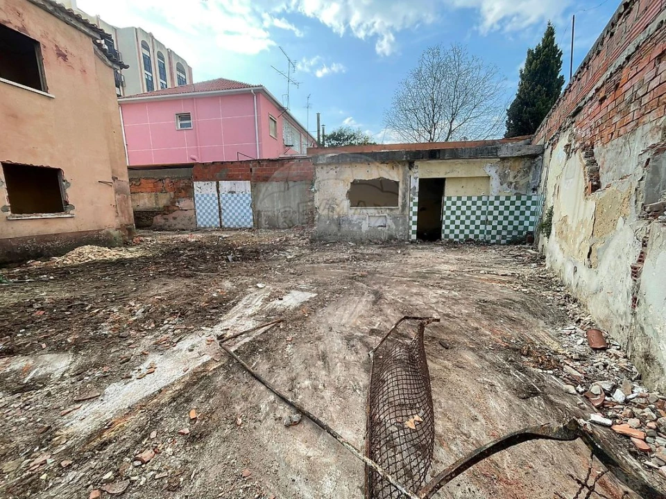 Moradia T6 para Venda em Águas Livres Foto 10