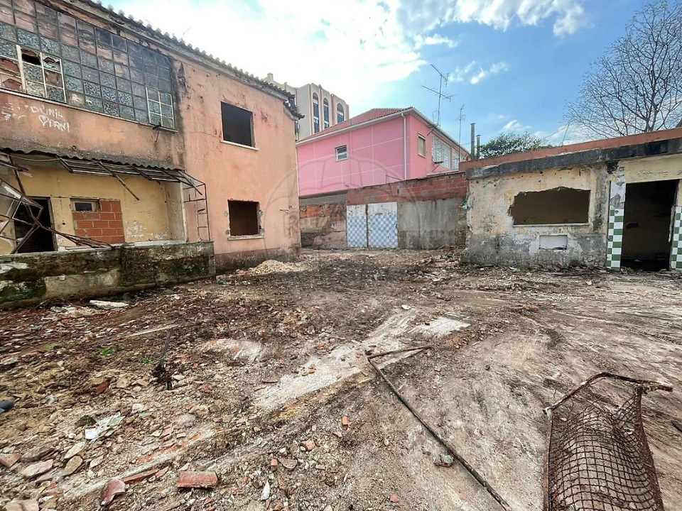 Moradia T6 para Venda em Águas Livres Foto 8