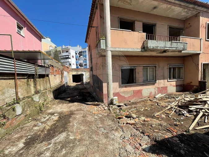 Moradia T6 para Venda em Águas Livres Foto 11