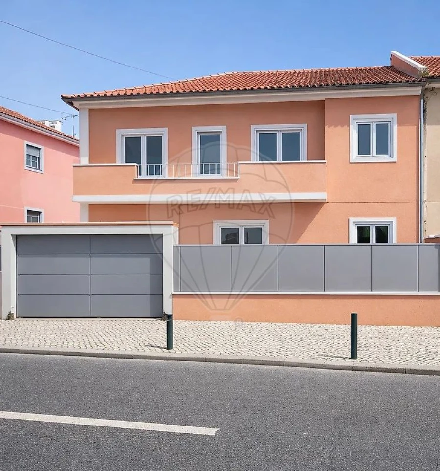 Moradia T6 para Venda em Águas Livres Foto 1