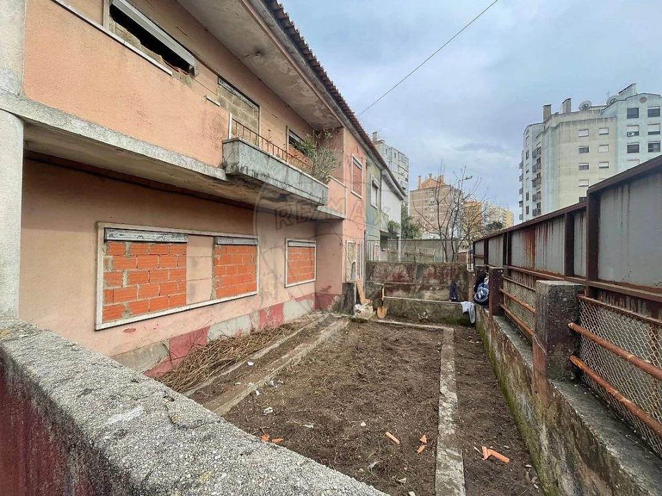 Moradia T6 para Venda em Águas Livres Foto 25