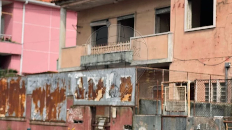 Moradia T6 para Venda em Águas Livres