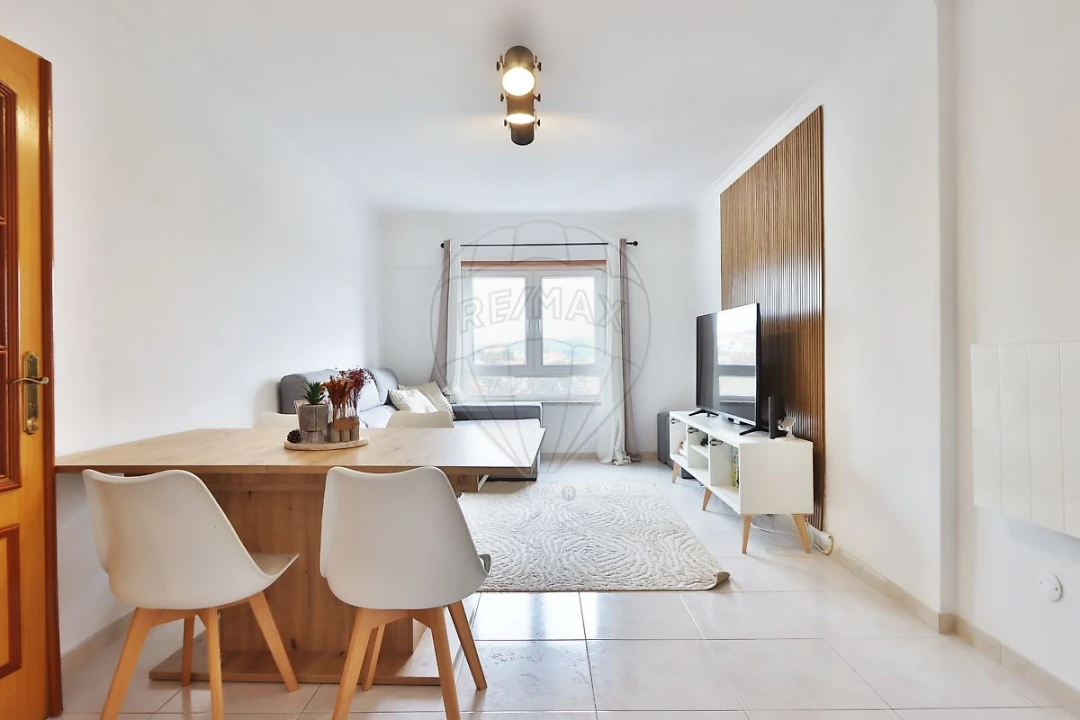 Apartamento T2 para Arrendamento em Cacém e São Marcos Foto 1