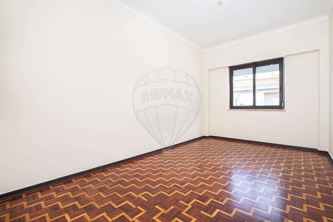 Apartamento T2 para Arrendamento em Águas Livres Foto 8