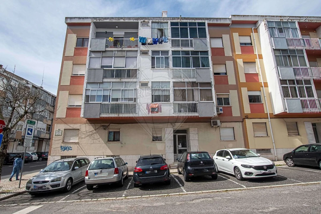 Apartamento T2 para Arrendamento em Águas Livres Foto 7