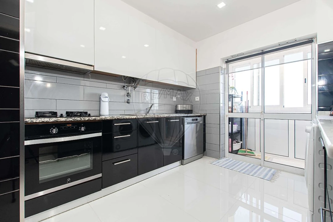 Apartamento T2 para Venda em Carregado e Cadafais Foto 7