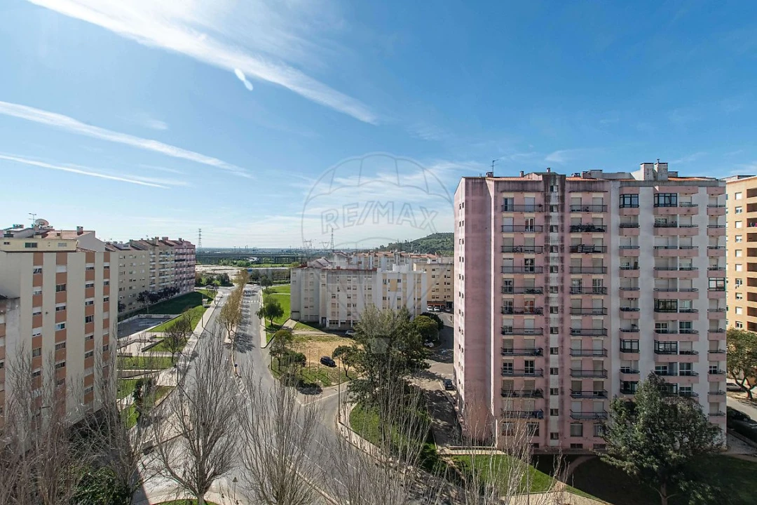 Apartamento T2 para Venda em Carregado e Cadafais Foto 23