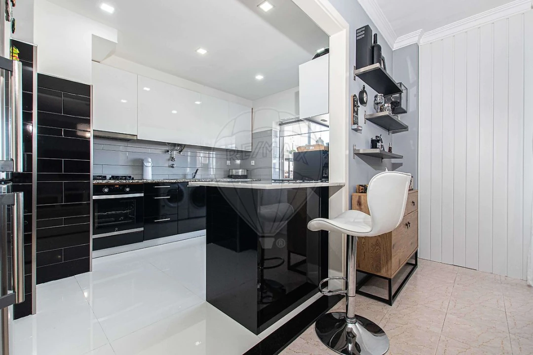 Apartamento T2 para Venda em Carregado e Cadafais Foto 6