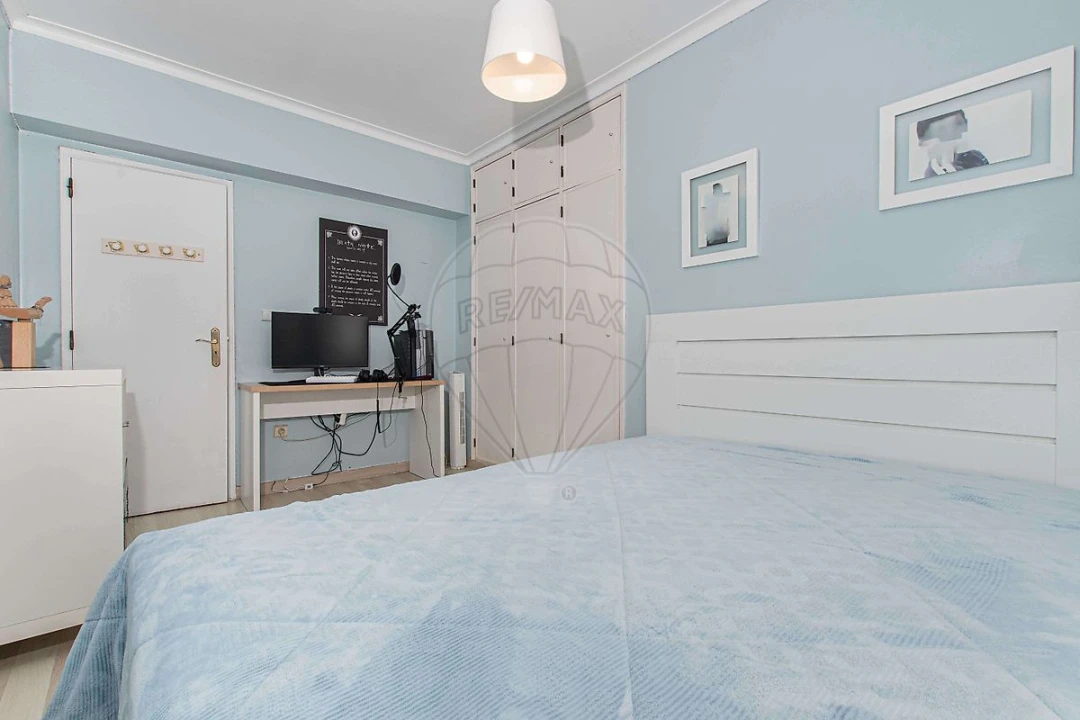 Apartamento T2 para Venda em Carregado e Cadafais Foto 16