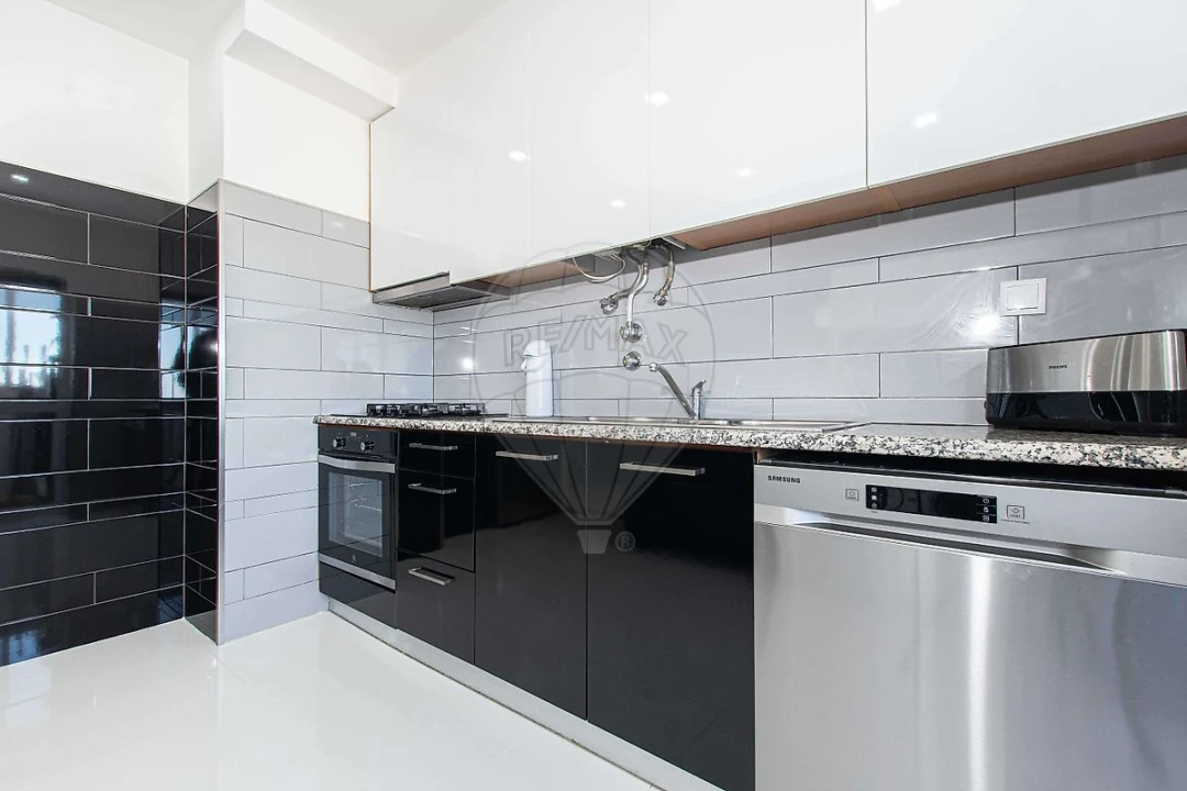 Apartamento T2 para Venda em Carregado e Cadafais Foto 9