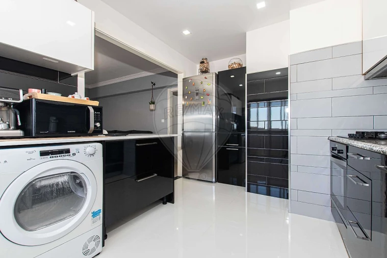 Apartamento T2 para Venda em Carregado e Cadafais Foto 10